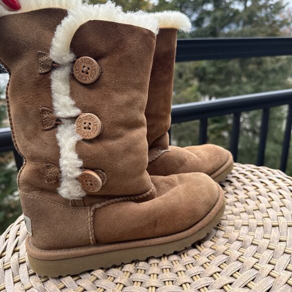 UGG Boots 1016227 Bailey Button Triplet II Size 1 Junior’s UK 13 EU 31 Chestnut - Picture 2 of 16
